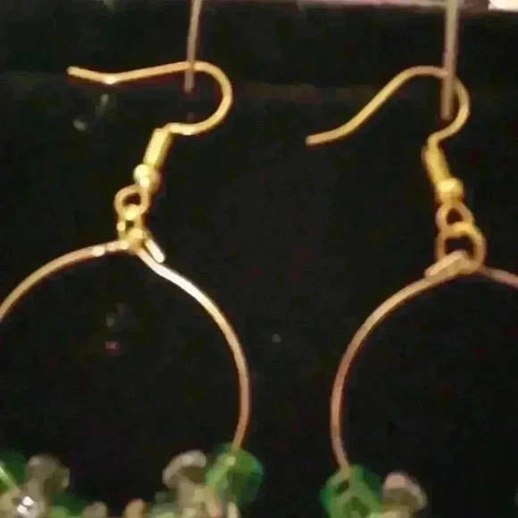❤️ Handmade Hoop Green/Clear CROSS Dangles Beaded Earrings - Picture 6 of 6